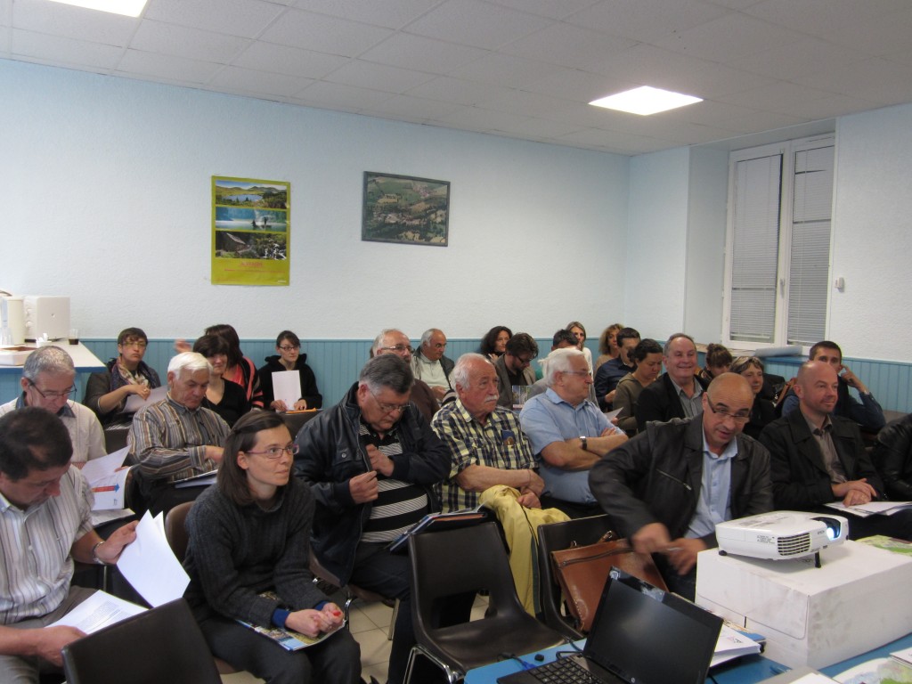 Salle pleine à la mairie de Saint-Bérain